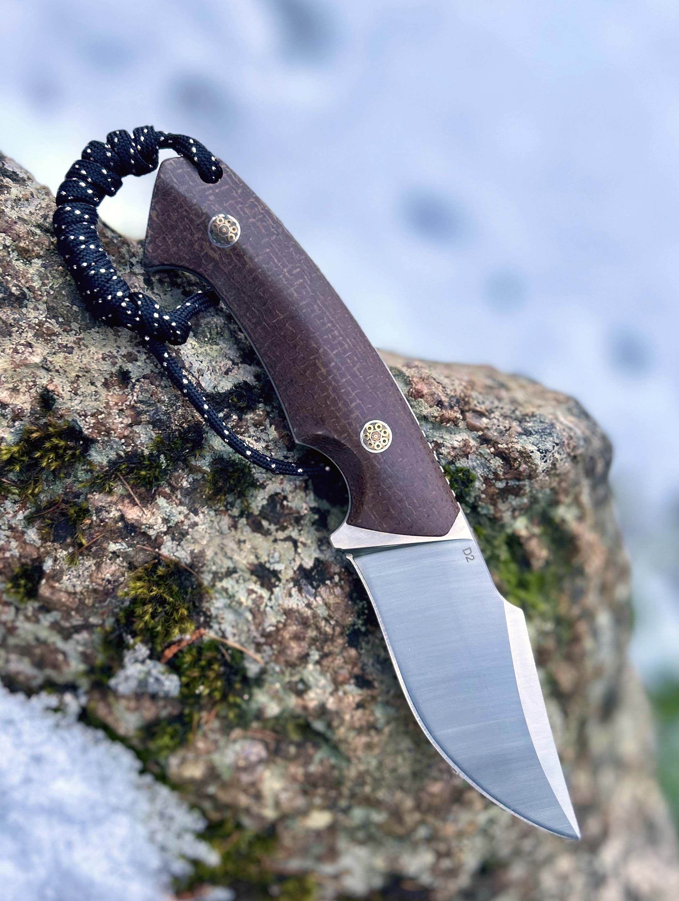 Outdoorový nuž D2 s kydexovým pouzdrem 03